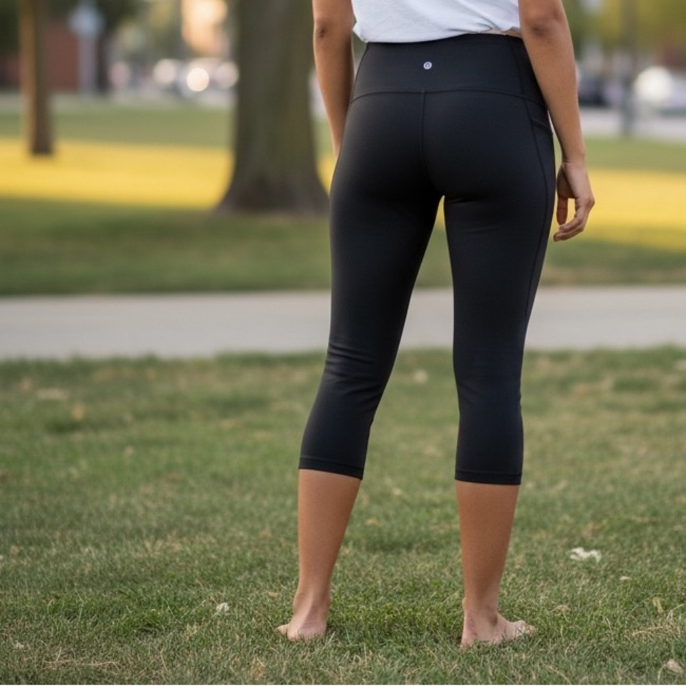 Lululemon OG Wunder Under Crop
Black size 4